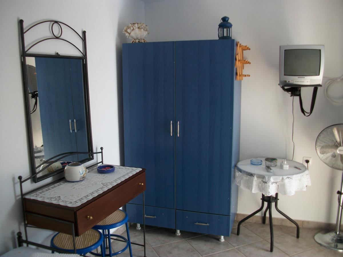 Floras Rooms And Studios Анафи Экстерьер фото