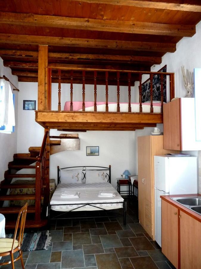 Floras Rooms And Studios Анафи Экстерьер фото
